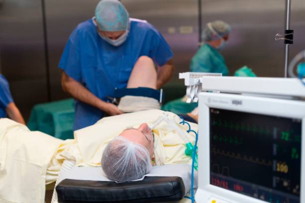 When to See a General Physician and When to Visit an Orthopedic Doctor for addressing Pain or Discomfort