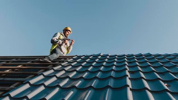 Storm Damage Containment Methods Applied in Professional Emergency Roofing Services