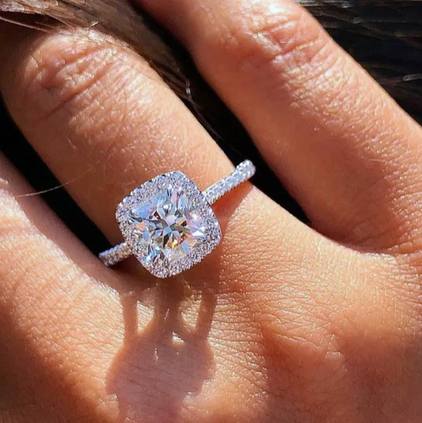 Upgrading Your Engagement Ring in Dallas After Ten Years of Marriage